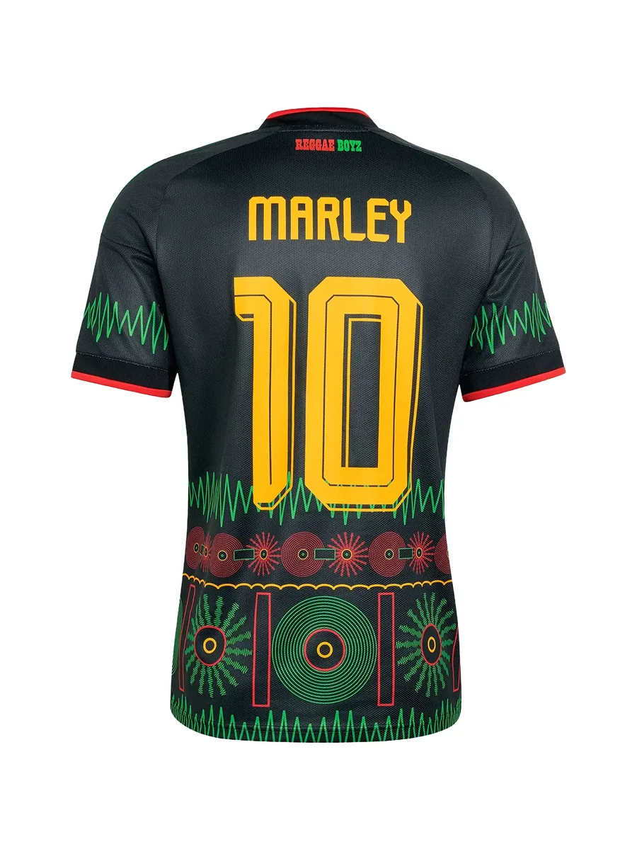 топ из коллаборации с Jamaica 26 и Bob Marley 4