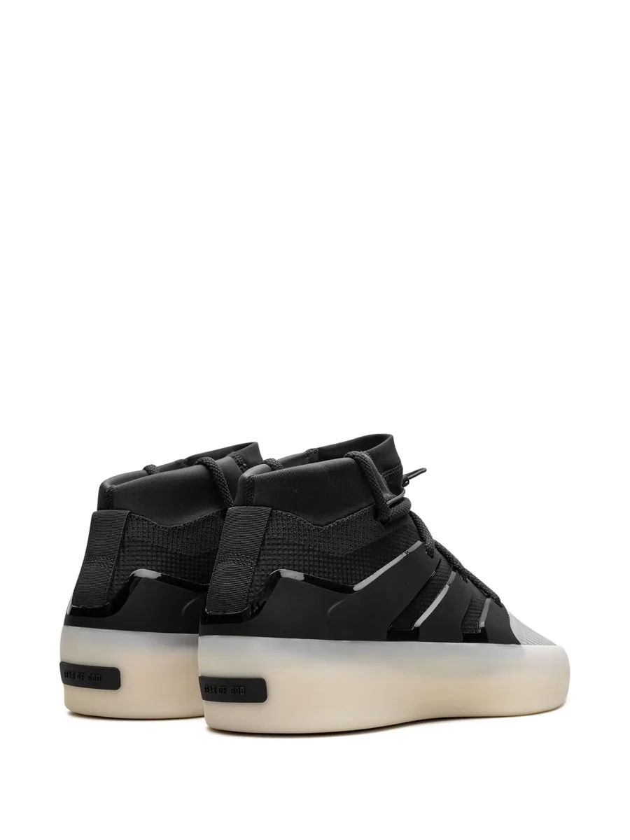 кроссовки One Model из коллаборации с adidas 6