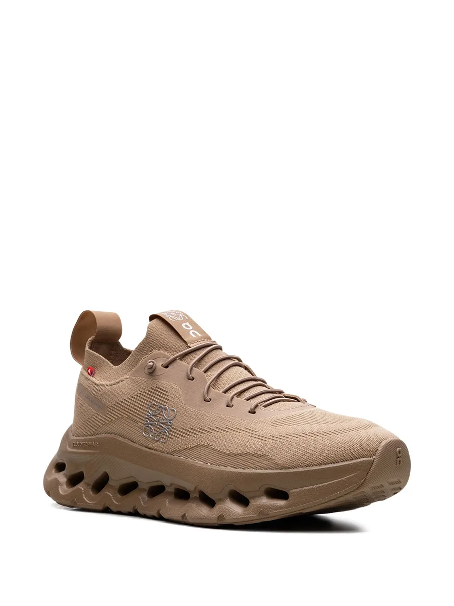 кроссовки Cloudtilt Dark Sand из коллаборации с Loewe 4