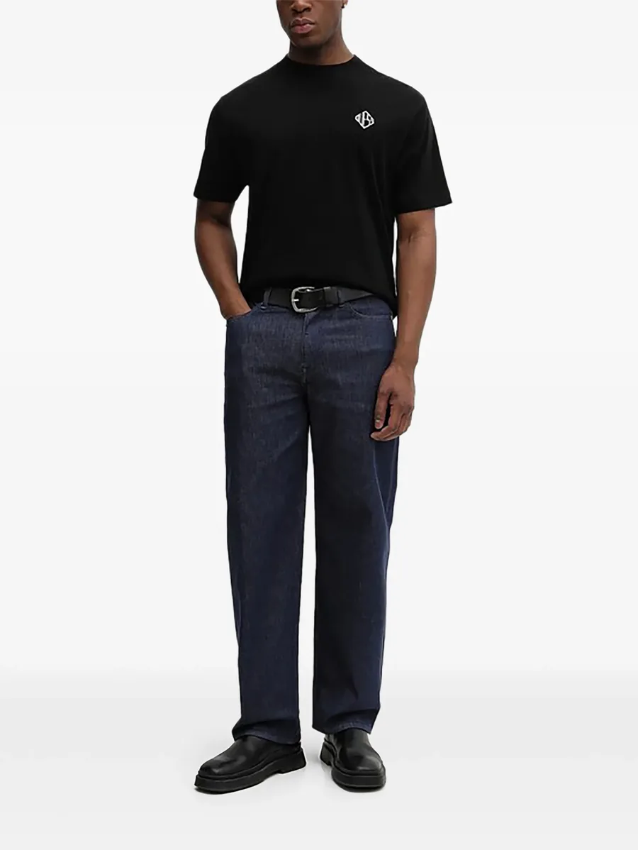 straight-leg jeans 4