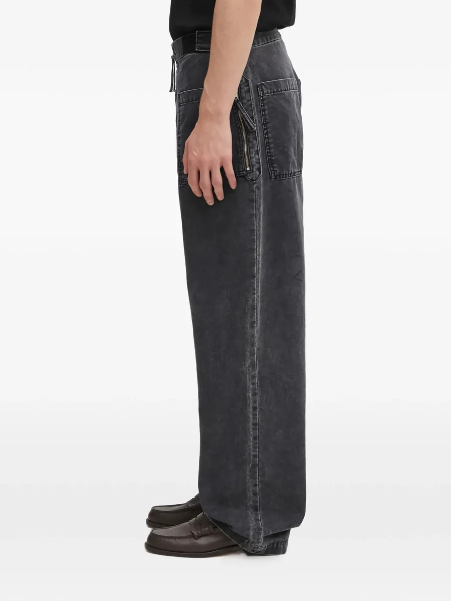 zip-fastening jeans 5