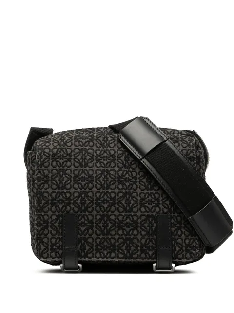 сумка через плечо XS Anagram Canvas Military Messenger Bag (2021 год)