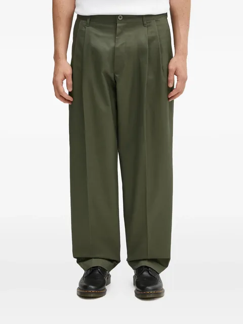 pleated trousers