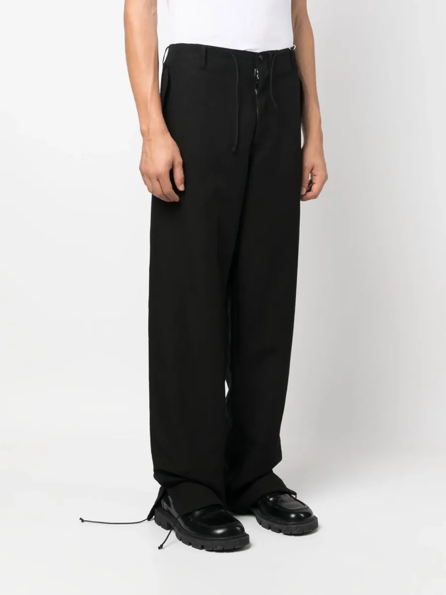 straight-leg cargo trousers 8