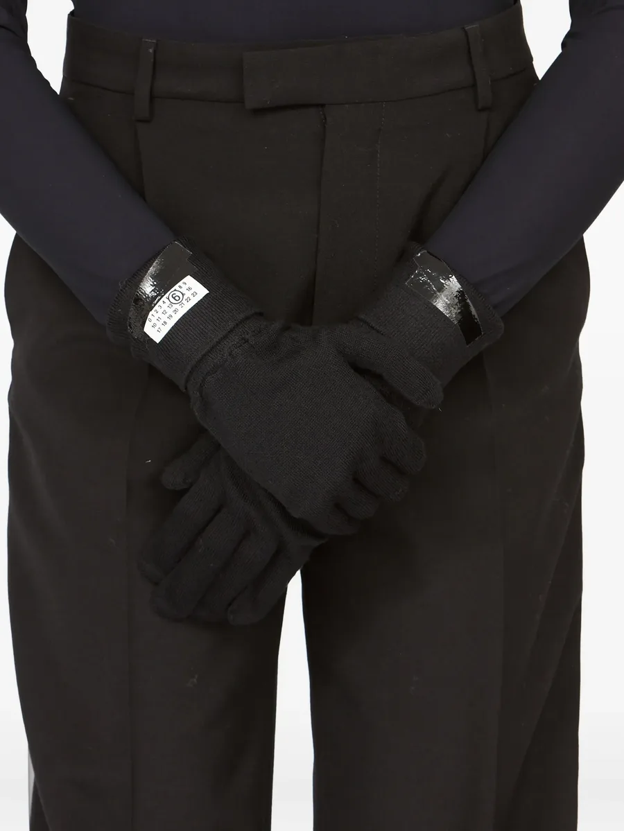 Numbers-motif gloves 12