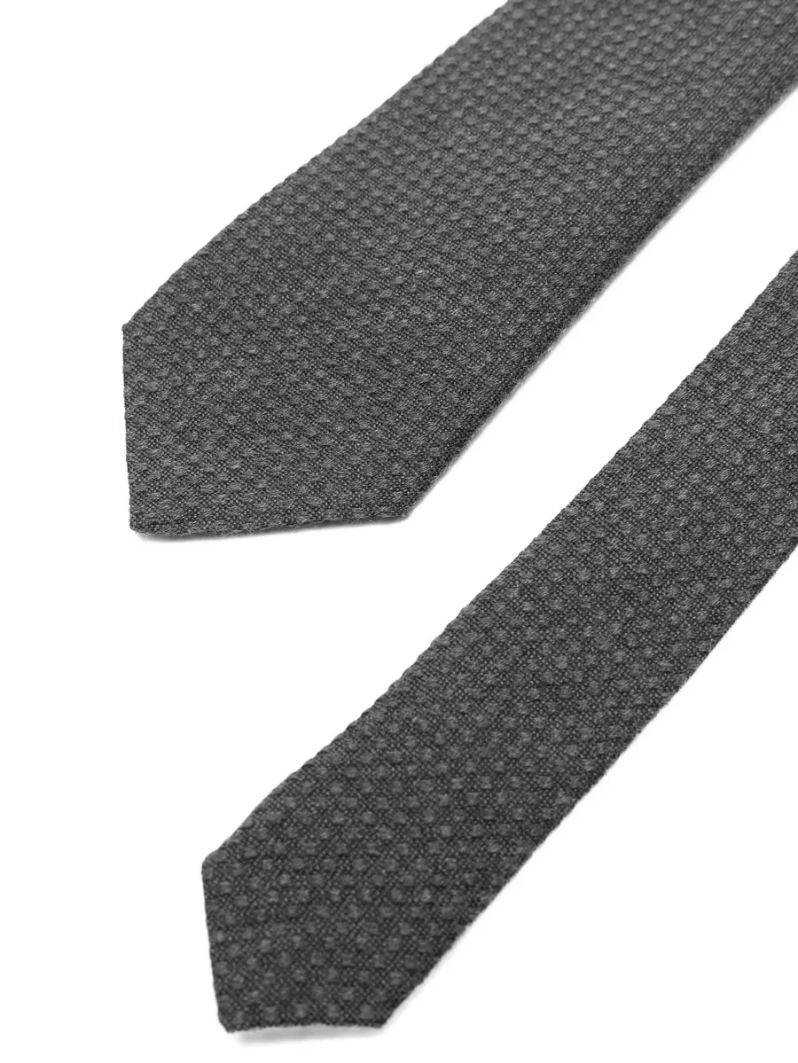 dotted tie 6