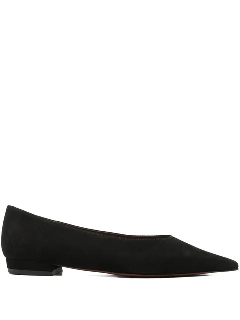 pointed-toe flat pumps