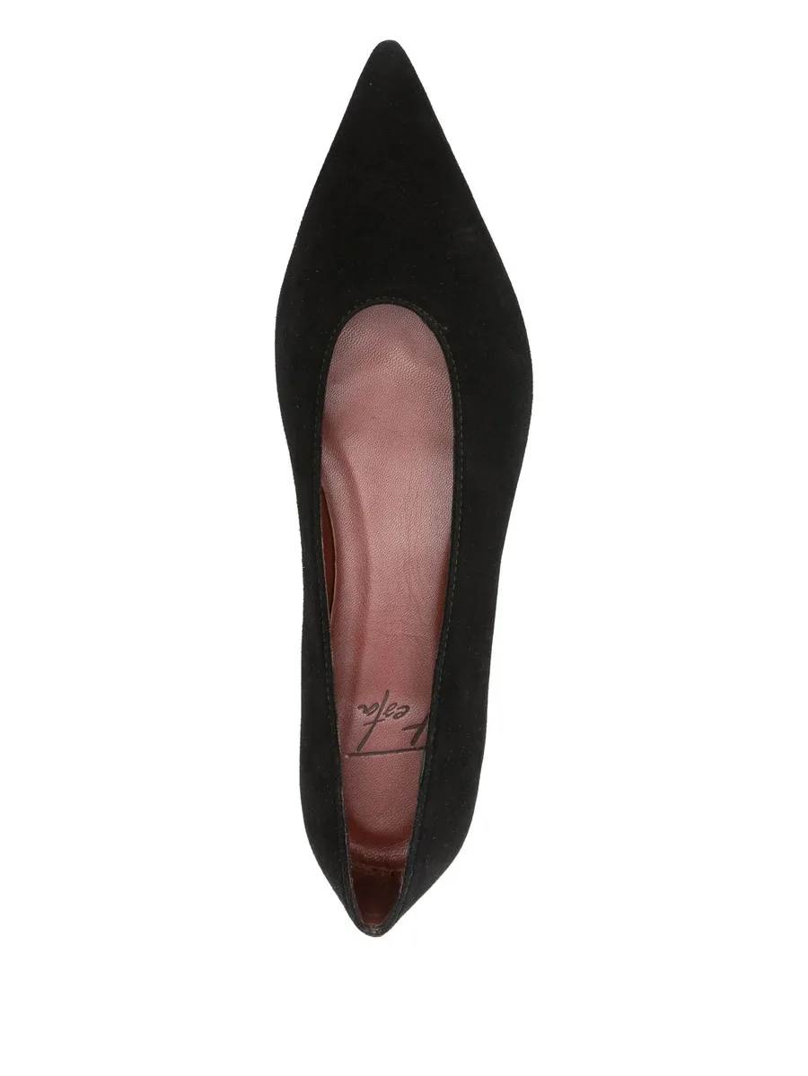 pointed-toe flat pumps 8