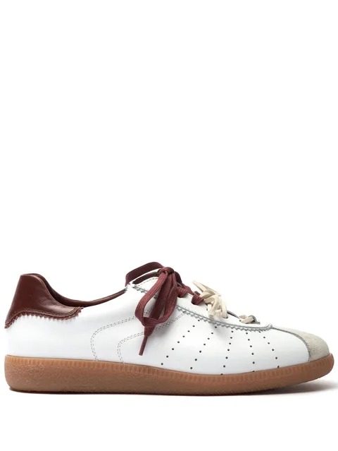 double-shoe lace trainers