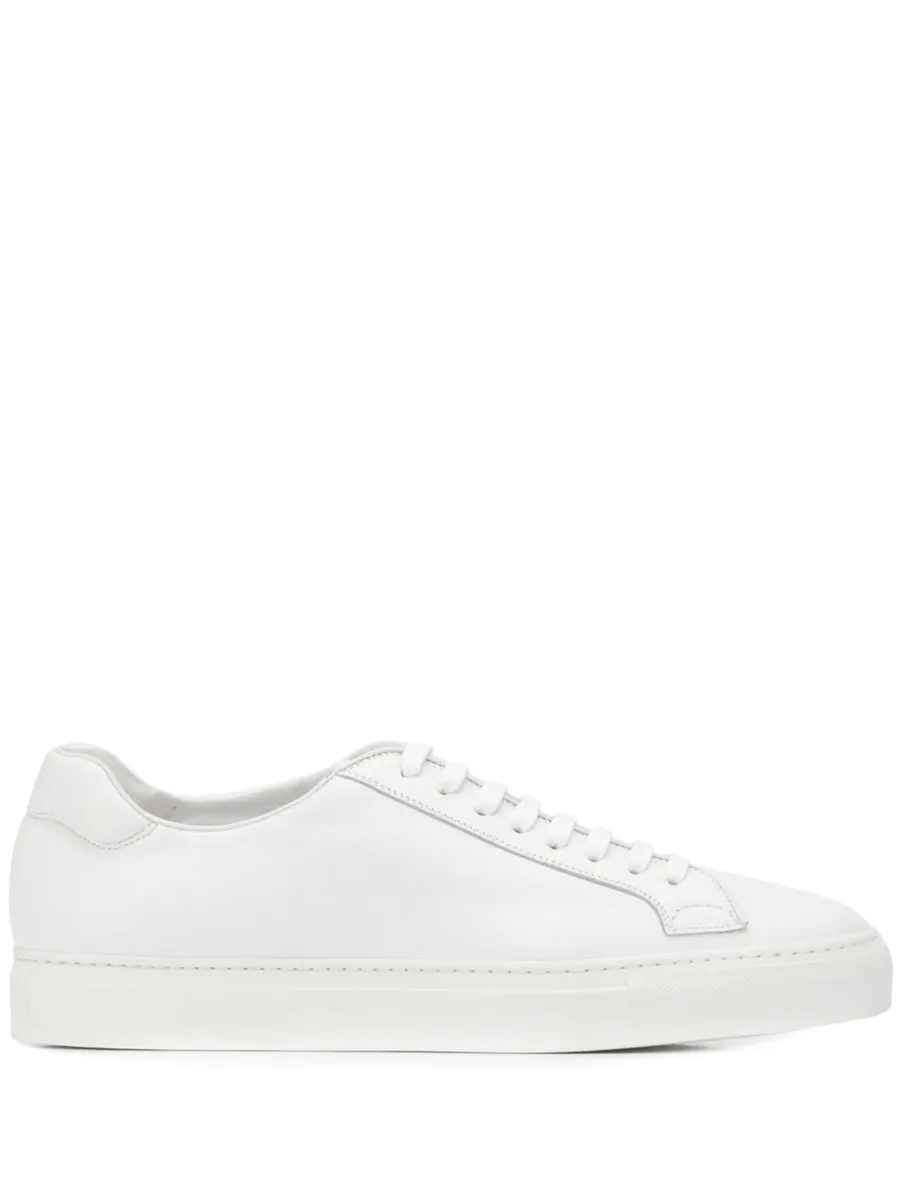 low-top sneakers 2