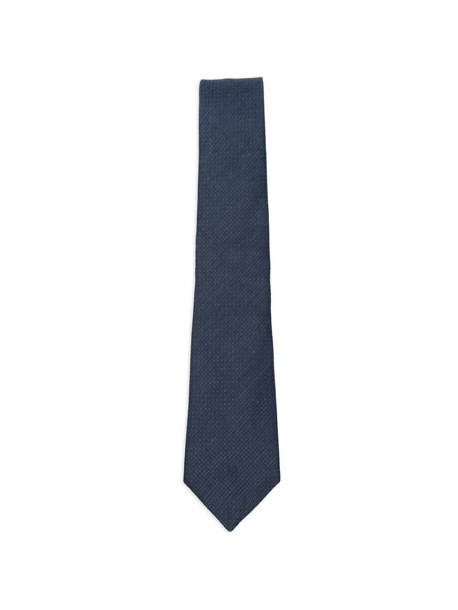 textured tie 2
