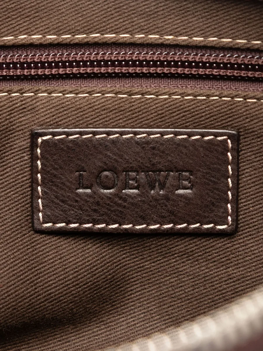 клатч Nubuck с декором Anagram (2007 год) 12