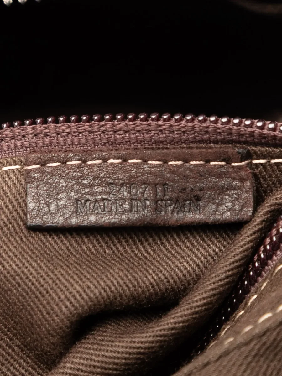 клатч Nubuck с декором Anagram (2007 год) 14