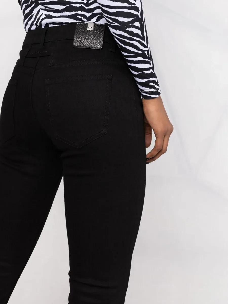узкие джинсы с металлическим декором 5