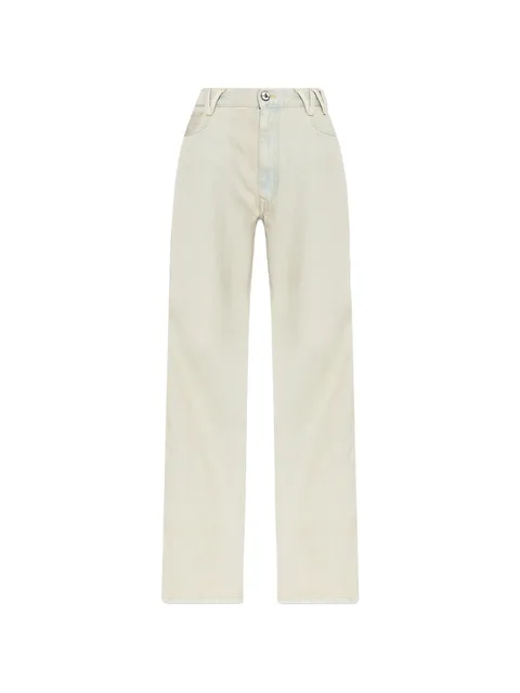 belt-loop butooned jeans