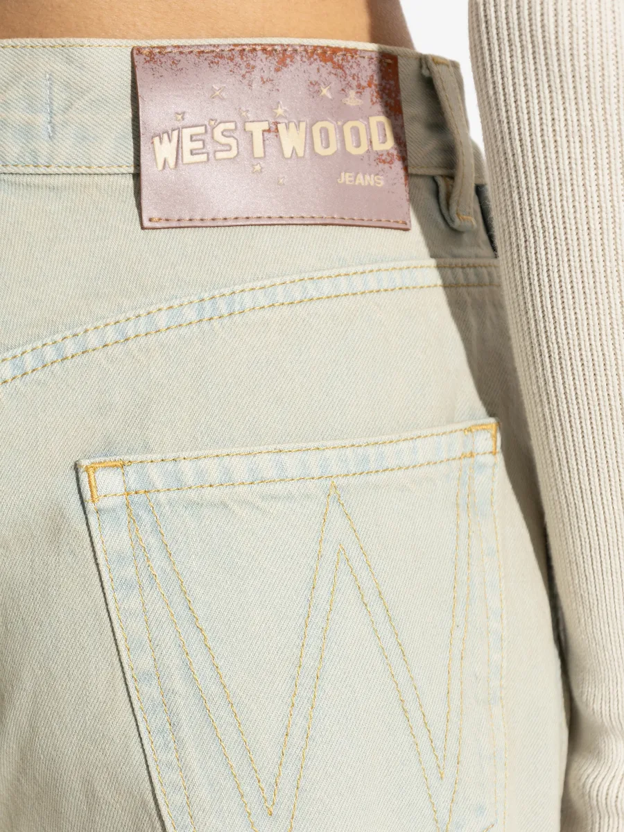belt-loop butooned jeans 9