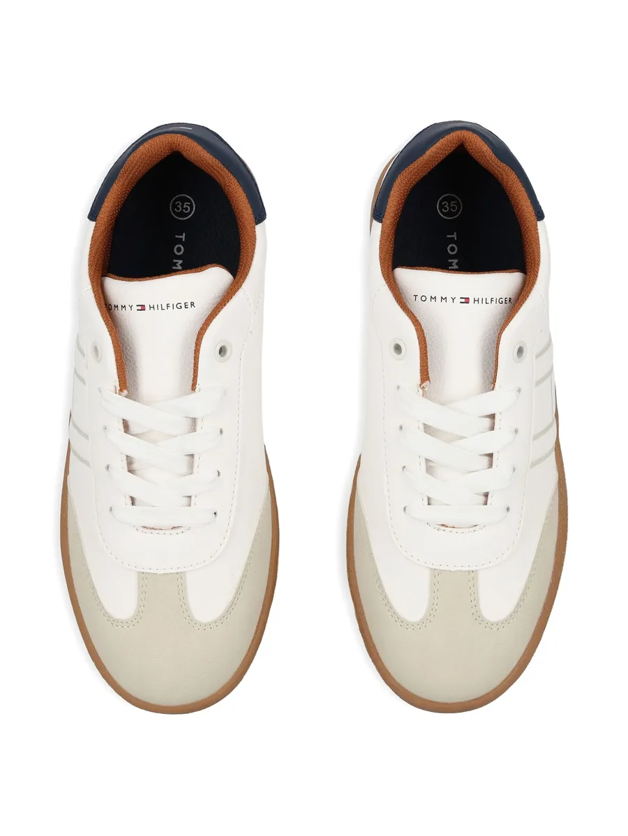 logo-detail trainers 8