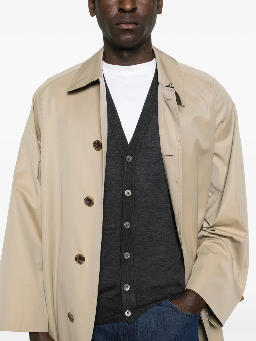 V-neck button-fastening cardigan 10