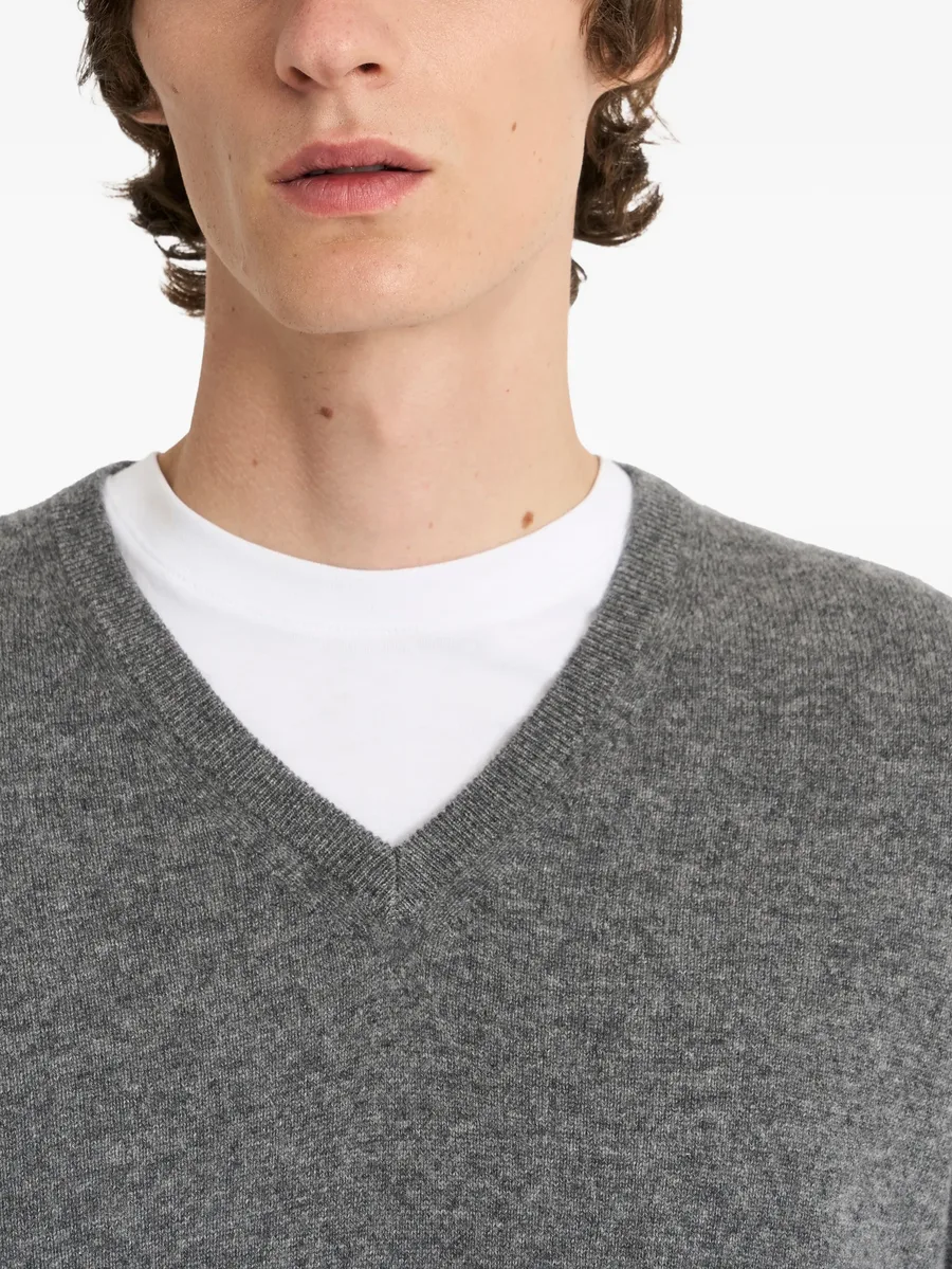 V-neck cashmere sweater 10