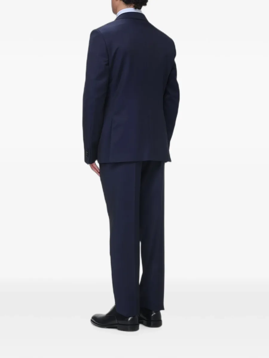 single-breasted suit 8