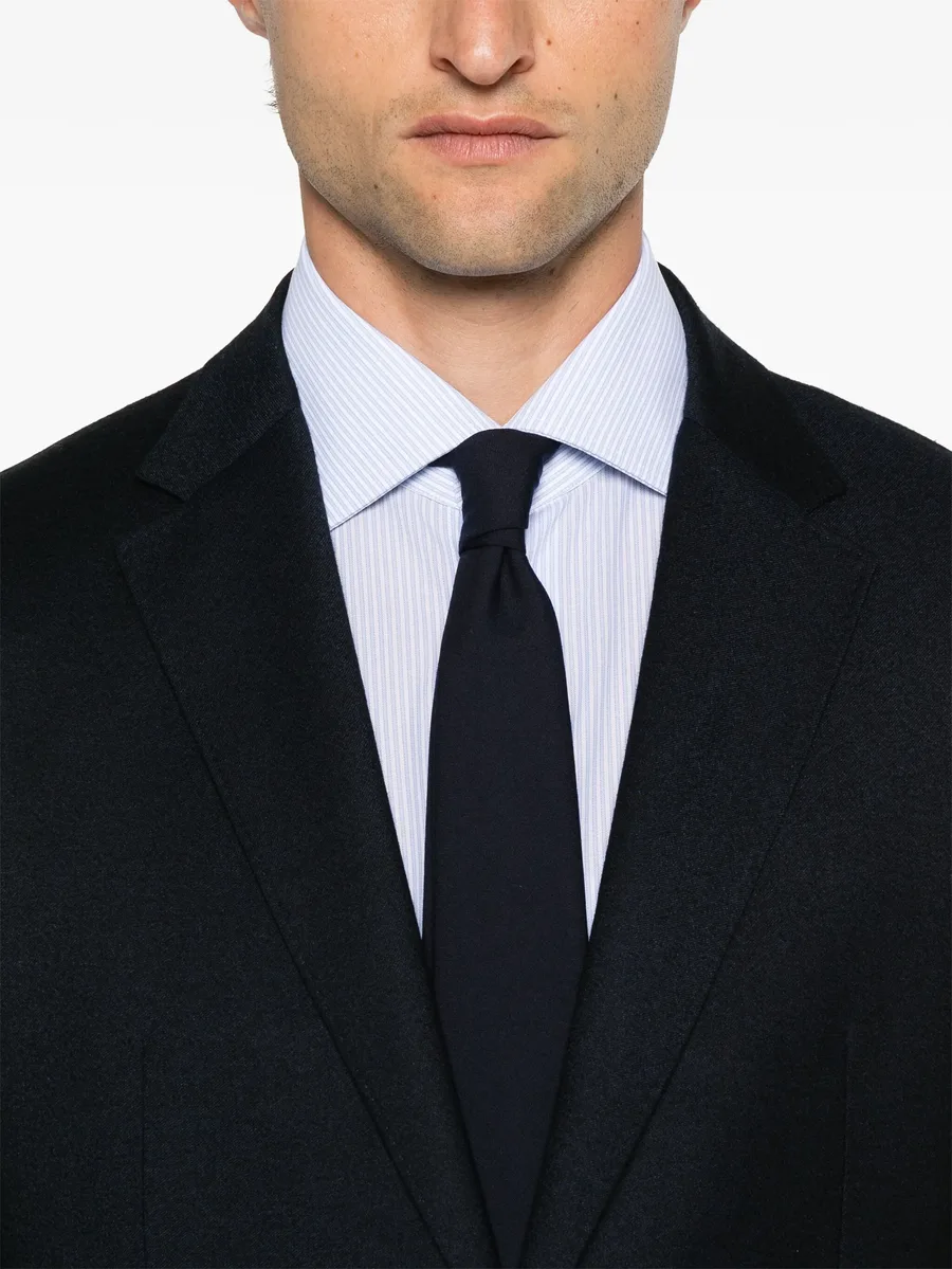 single-breasted suit 10