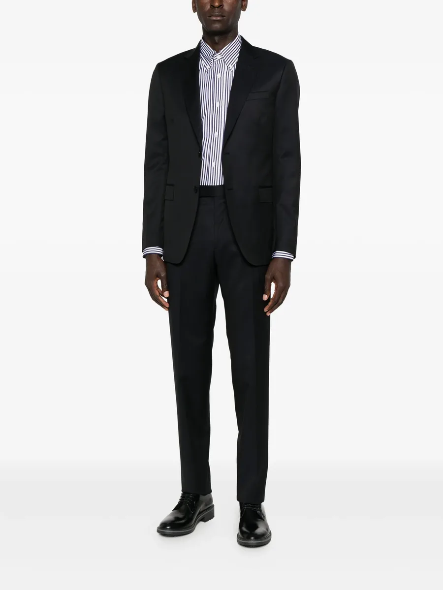 button suit 3