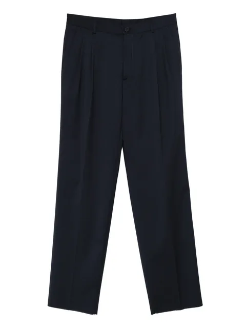 pleated trousers
