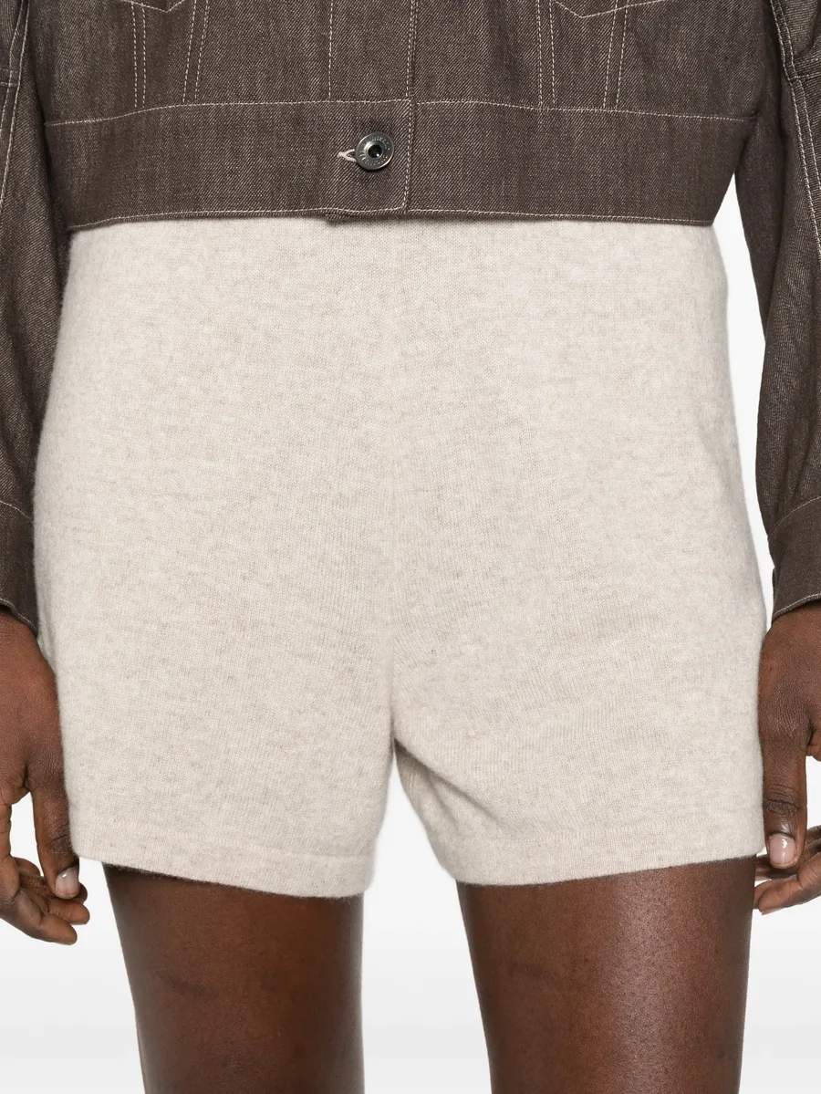 elasticated-waist shorts 10