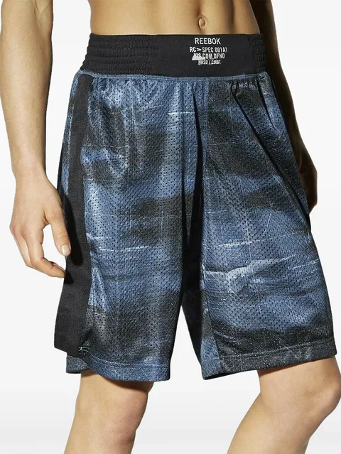elastic-waistband shorts
