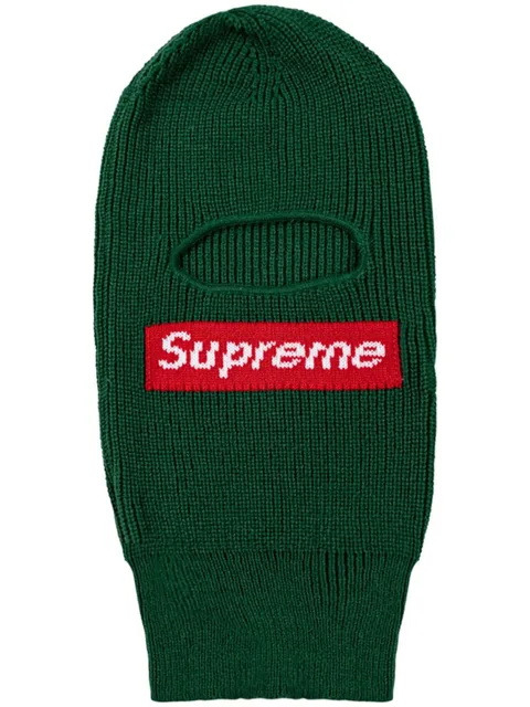 балаклава с логотипом из коллаборации с New Era