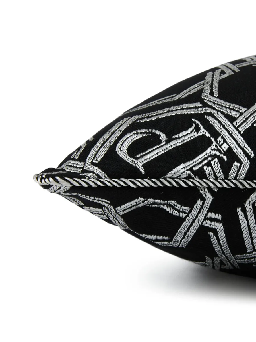 jacquard chains cushion 6