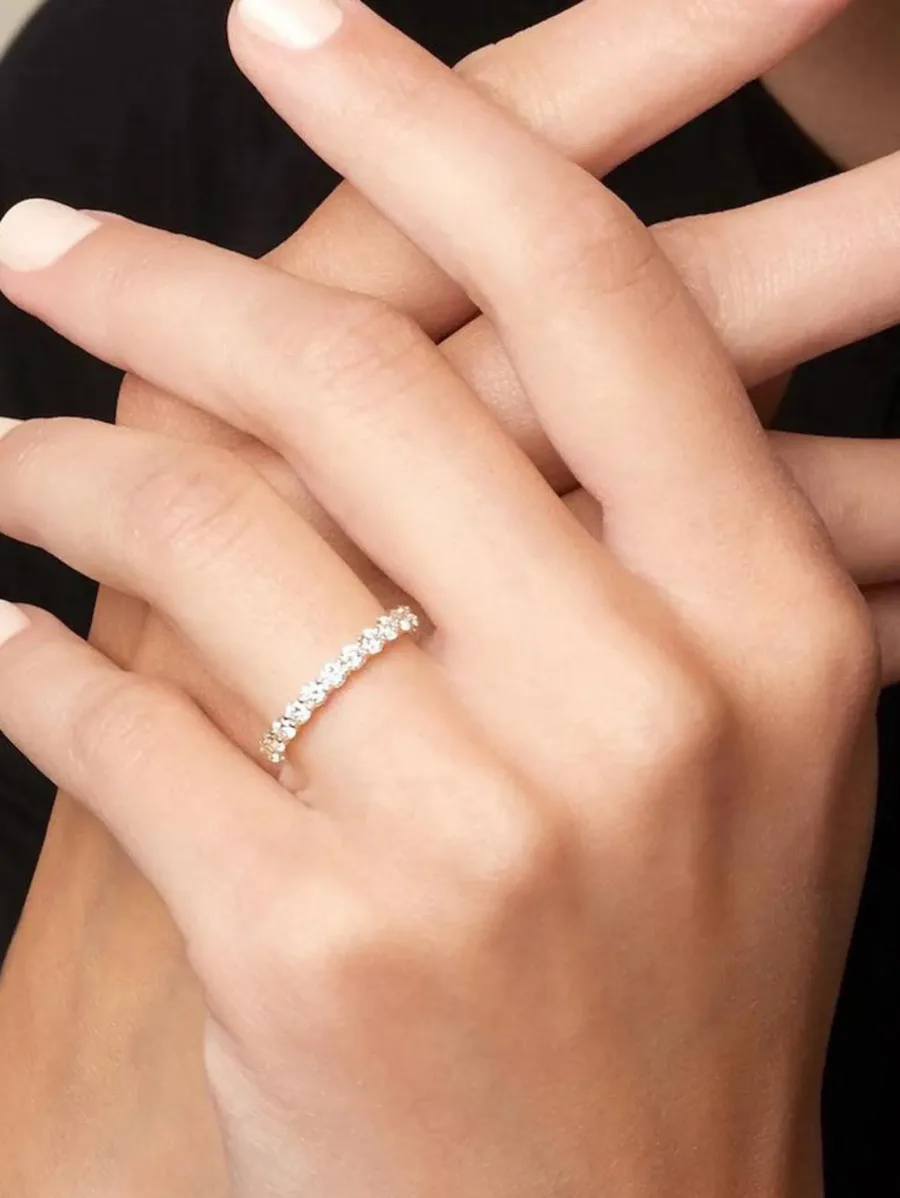 кольцо Sadie Eternity Band из белого золота 4