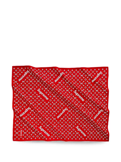одеяло с монограммой из коллаборации с Louis Vuitton