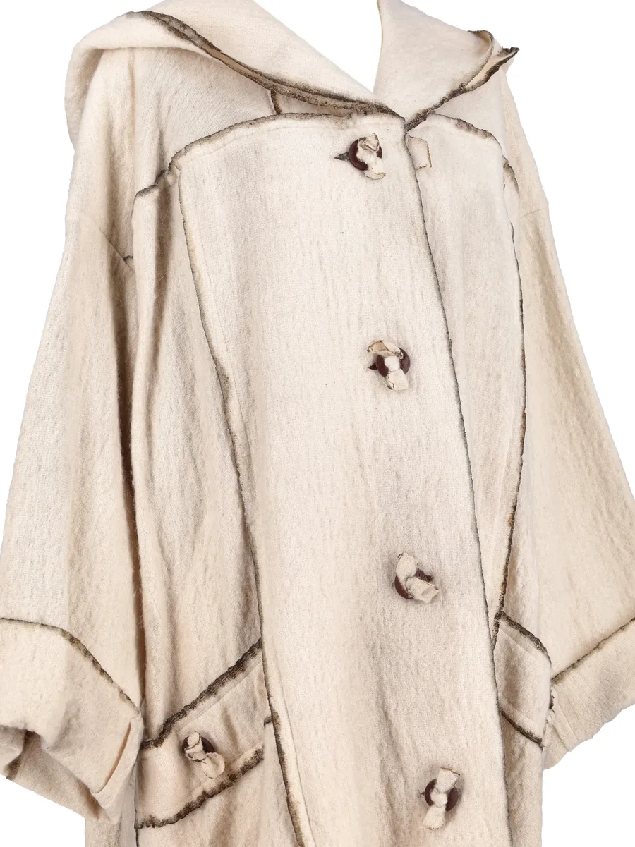 hooded toggle-fastening coat 6