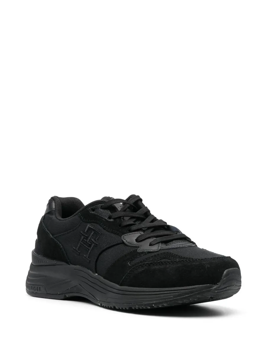 low-top sneakers 4