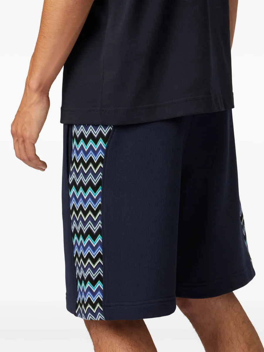 Zigzag-pattern shorts 8
