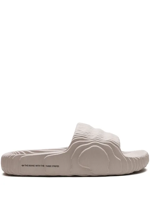 шлепанцы Adilette 22 с тиснением