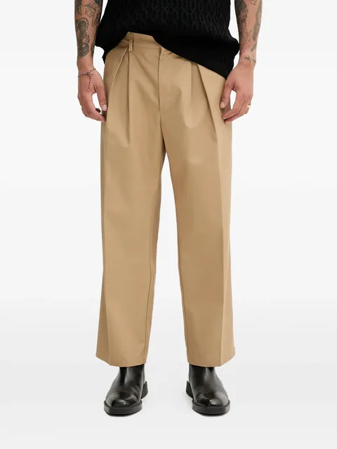 pleated trousers