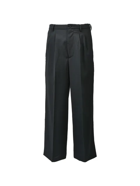 pleated trousers
