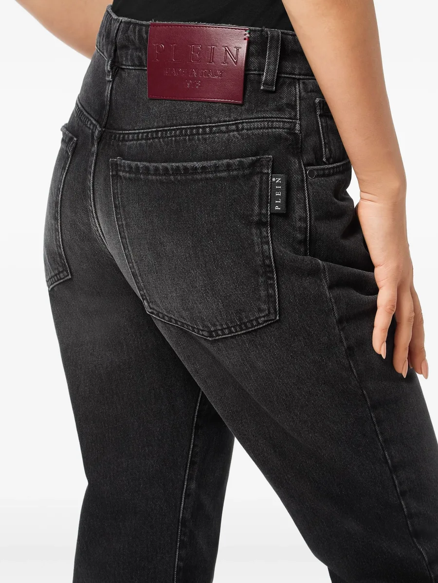 whiskering-effect jeans 9