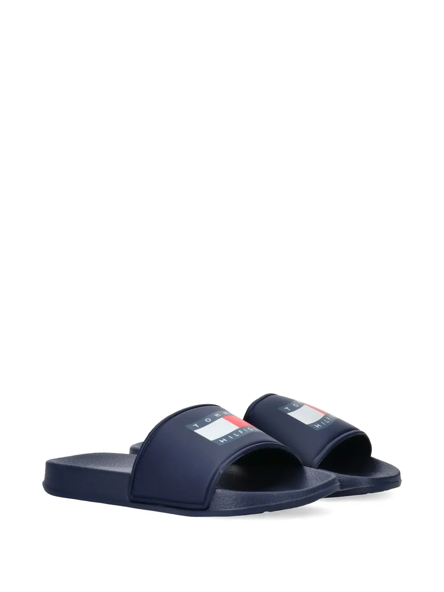 logo-detail slippers 2