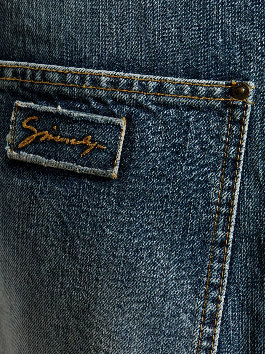 straight-leg jeans 10
