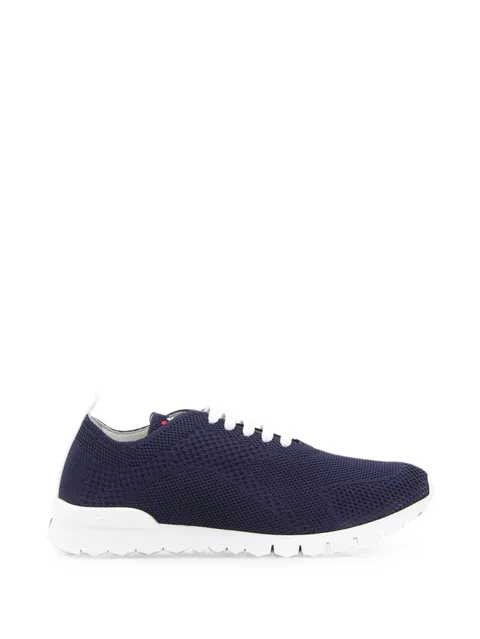 Fits low-top sneakers