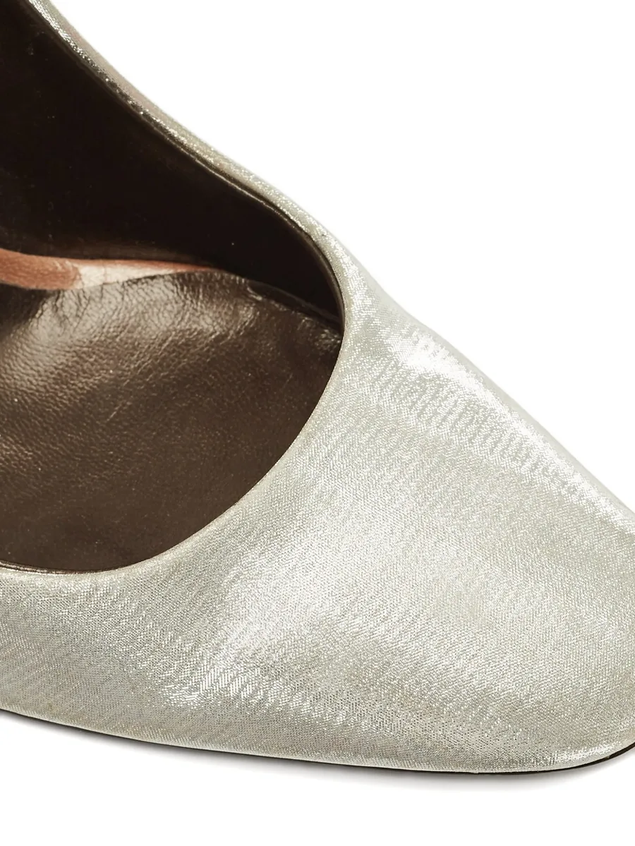 pointed pumps 4