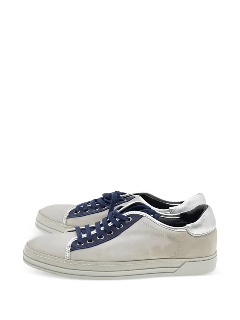 lace-up low-top sneakers