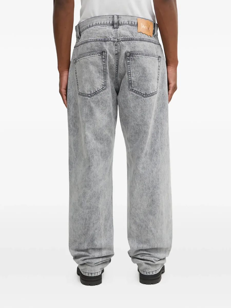 button-fastening jeans 7