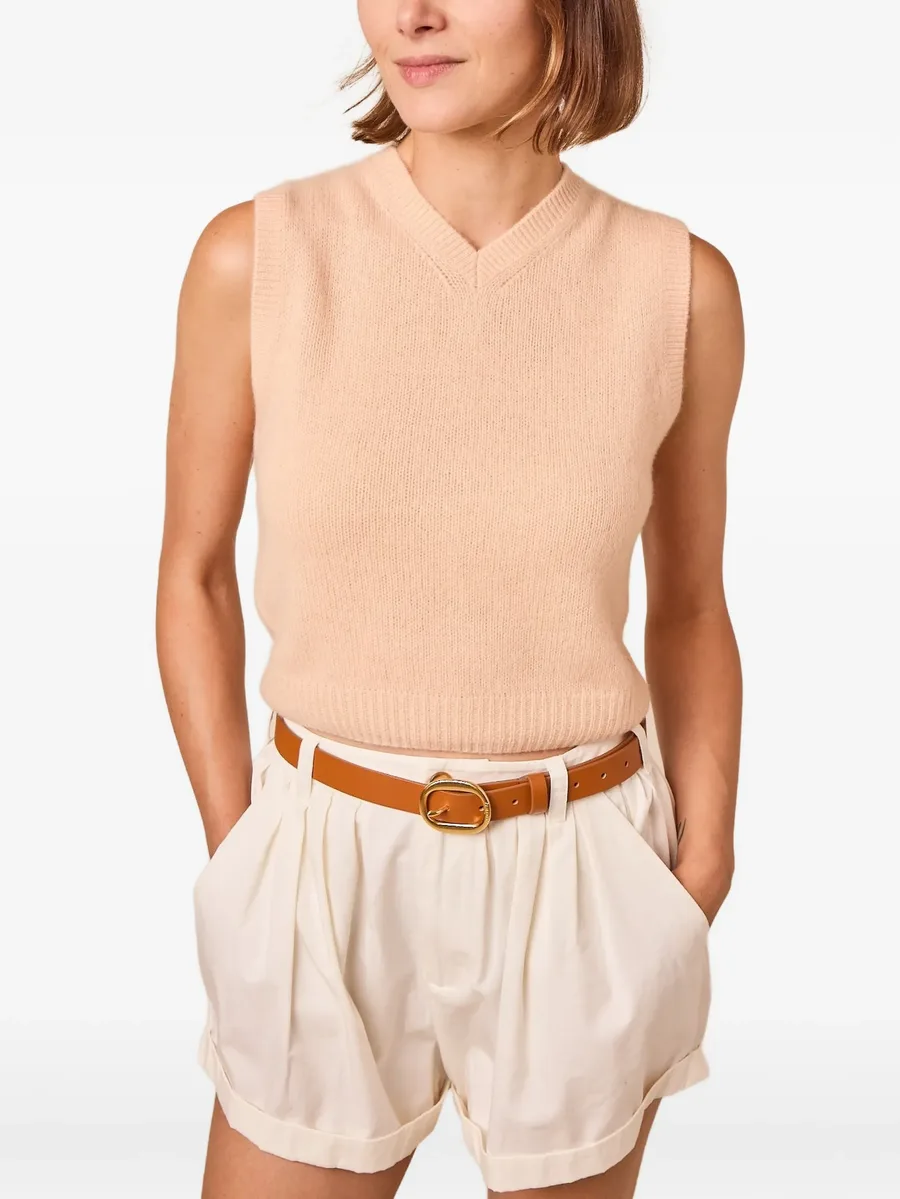 V-neck vest 2