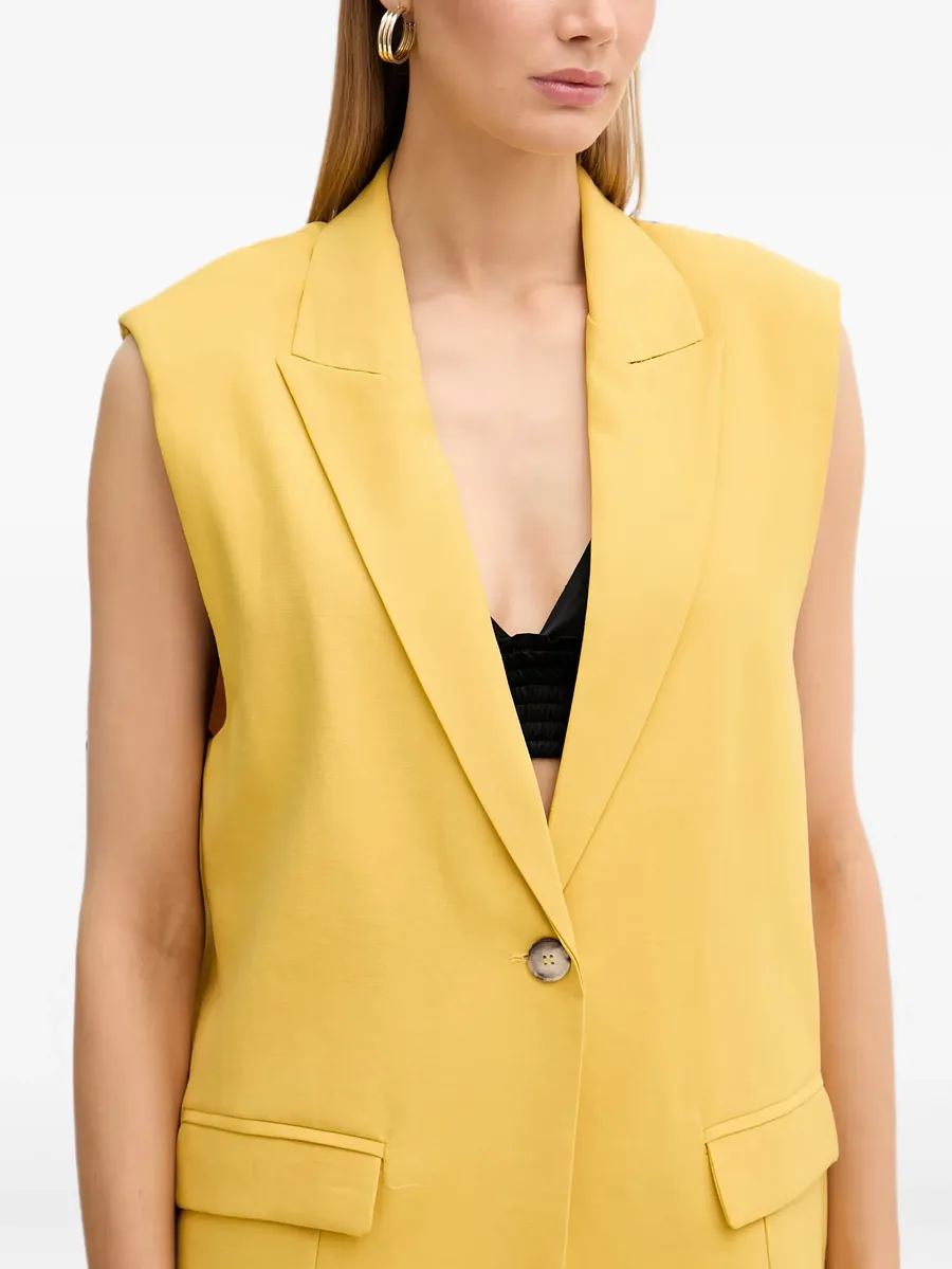 single-breasted waistcoat 7