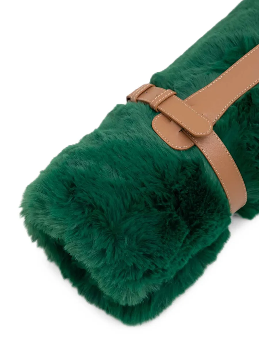 Le Tapis faux-fur pet mat 4