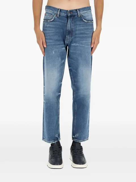distressed-details logo-patch jeans